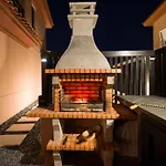 Villa Giraud I - Luxury Modern Next To The Sea With Jacuzzi & Pool Lajares