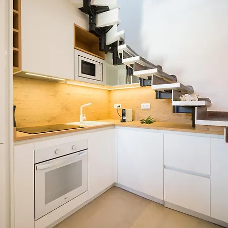 Giraud I - Luxurious Secluded Next To The Sea 빌라 라하레스