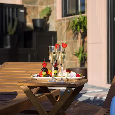 Giraud I - Luxurious Secluded Next To The Sea Lajares