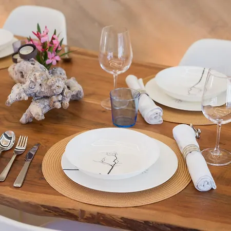 Villa Giraud I - Luxurious Secluded Next To The Sea *