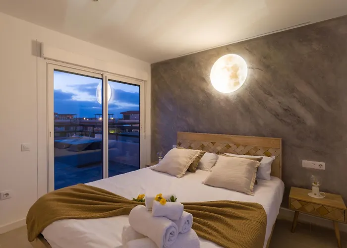 Giraud I - Luxury Modern Villa Next To The Sea With Jacuzzi & Pool