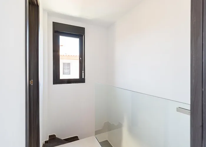 Villa Giraud I - Luxury Modern Villa Next To The Sea With Jacuzzi & Pool