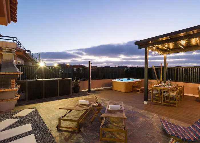 Giraud I - Luxury Modern Villa Next To The Sea With Jacuzzi & Pool Lajares