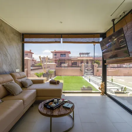 Vila Giraud I - Modern Villa Next To The Sea With Jacuzzi & Pool