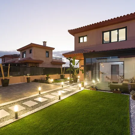 Villa Giraud I - Luxury Modern Next To The Sea With Jacuzzi & Pool Lajares