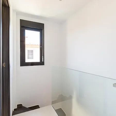 Vila Giraud I - Modern Villa Next To The Sea With Jacuzzi & Pool