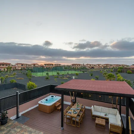 Villa Giraud I - Luxury Modern Next To The Sea With Jacuzzi & Pool