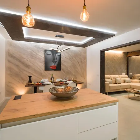 Giraud I - Modern Villa Next To The Sea With Jacuzzi & Pool Lajares