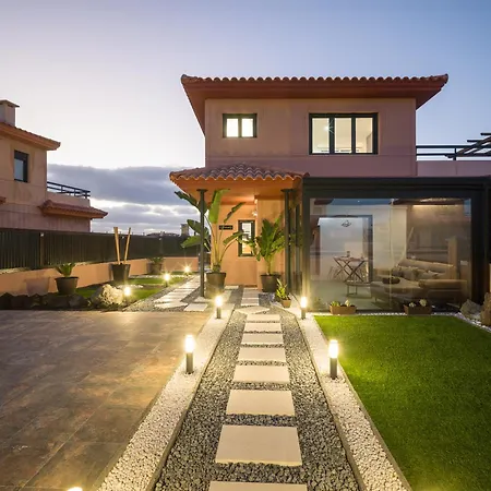 Villa Giraud I - Luxury Modern Next To The Sea With Jacuzzi & Pool Lajares