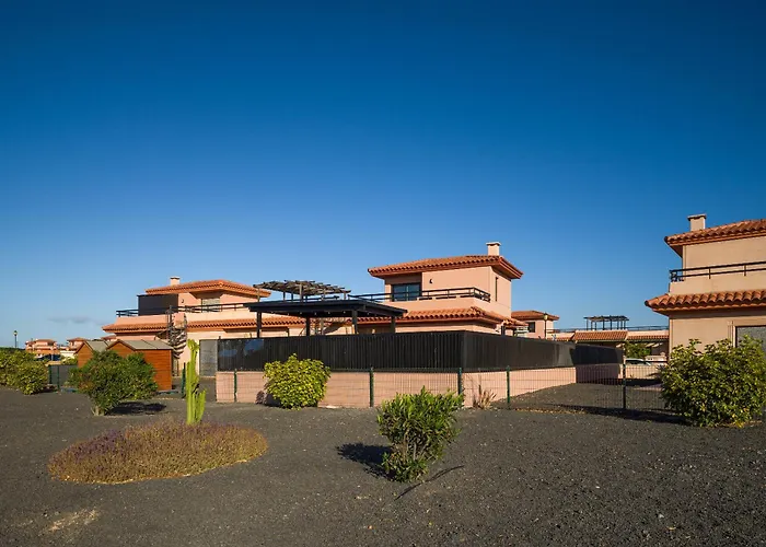 Villa Giraud I - Luxury Modern Villa Next To The Sea With Jacuzzi & Pool Lajares