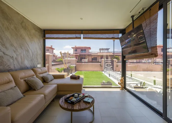 Villa Giraud I - Luxury Modern Next To The Sea With Jacuzzi & Pool