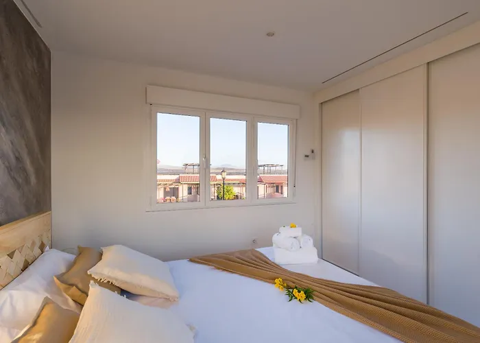 Giraud I - Luxury Modern Next To The Sea With Jacuzzi & Pool Lajares