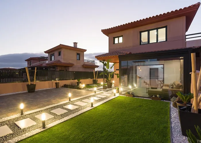 Villa Giraud I - Luxury Modern Next To The Sea With Jacuzzi & Pool Lajares