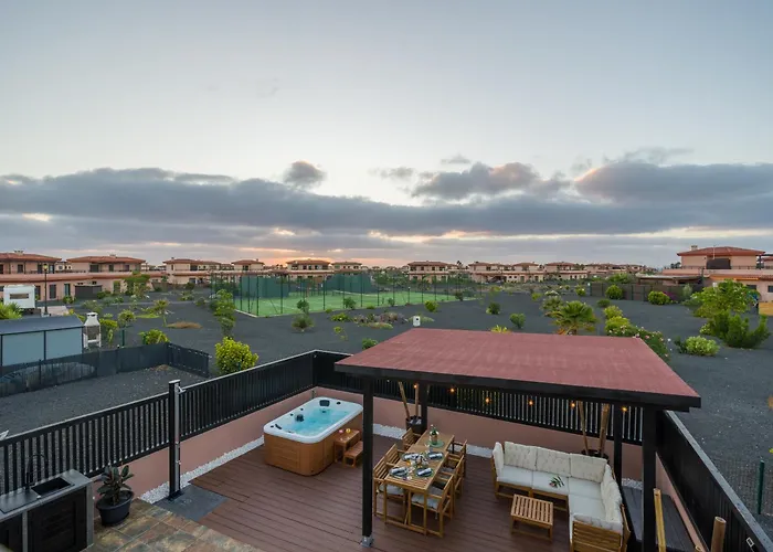 Villa Giraud I - Luxury Modern Next To The Sea With Jacuzzi & Pool