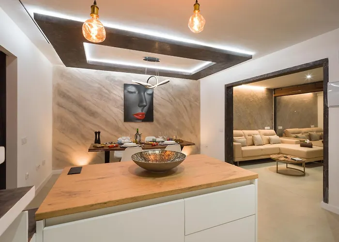 Giraud I - Luxury Modern Next To The Sea With Jacuzzi & Pool Lajares